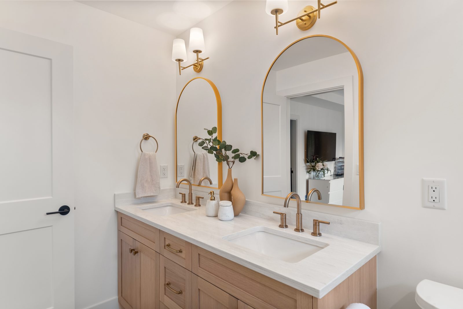 Primary ensuite in a Kijee custom home