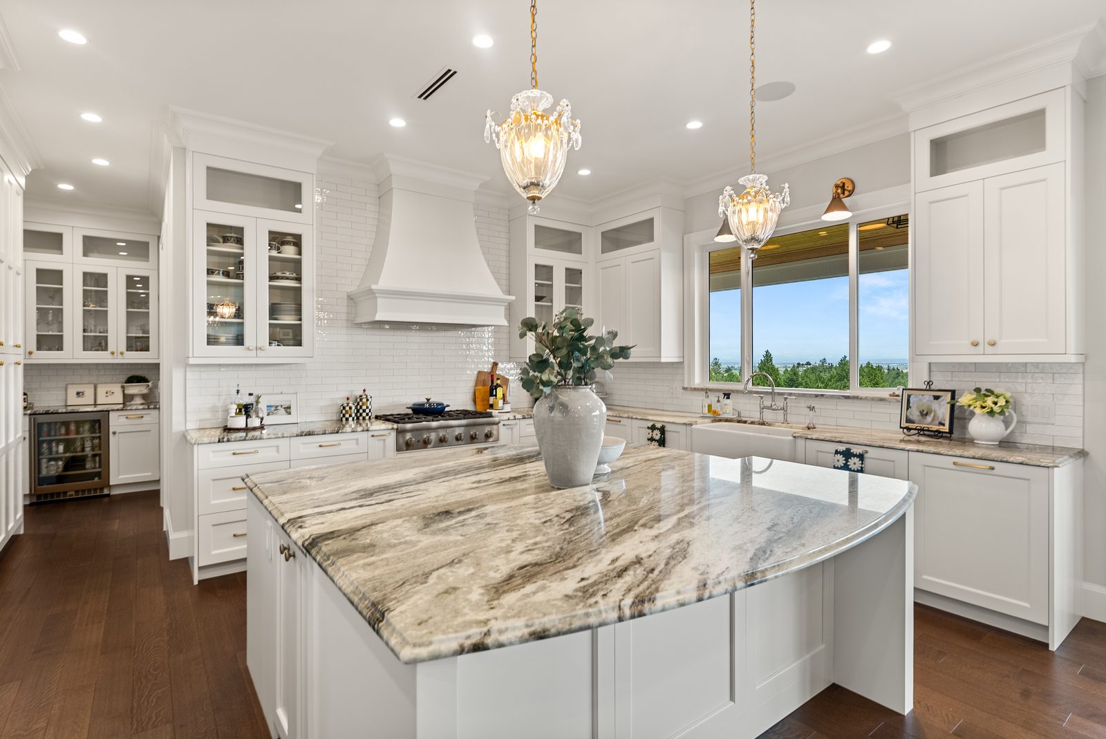 Marble island kitchen in a Kijee custom home